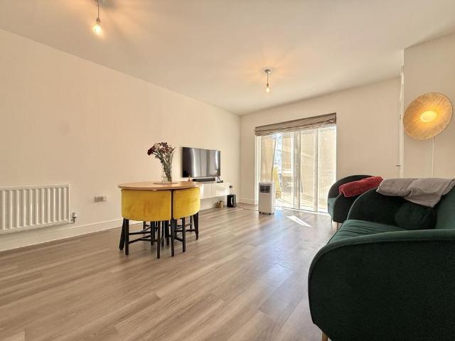 Apartment for rent in Ringlestone, Midway