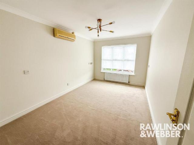 Flat for rent in Blackhills, Surrey
