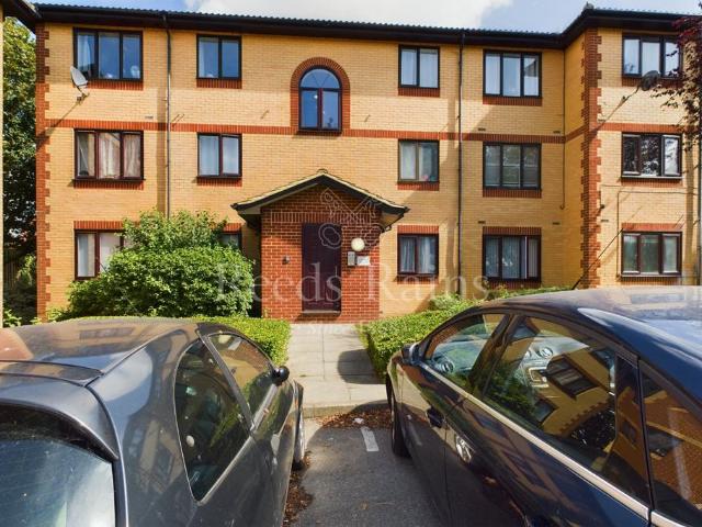 Flat for rent in Fleet Estate, Monks Orchard