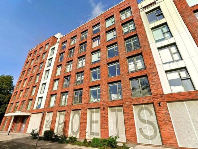 Flat for rent in Calderstones