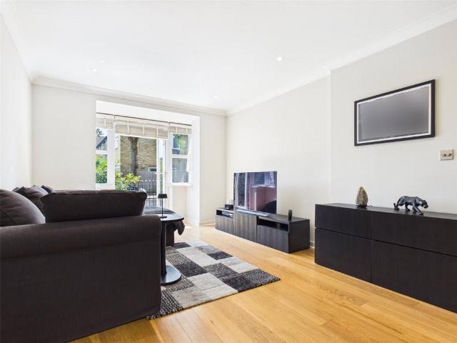 Flat for rent in Hampton, Greater London