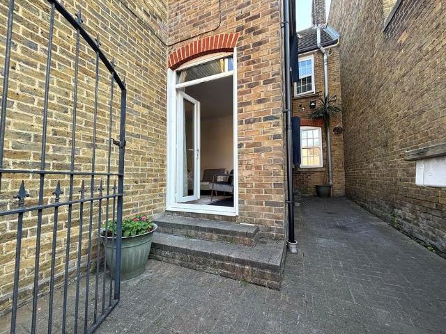 Apartment for rent in Brompton, Gillingham