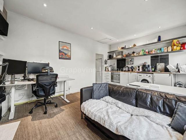 Flat for rent in Brixton, Greater London