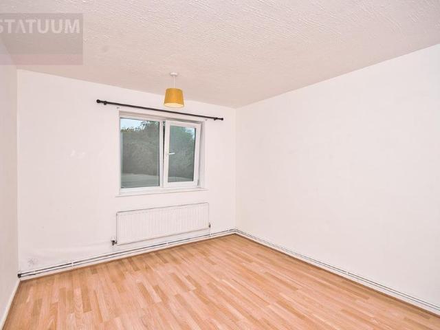 Apartment for rent in Thames View, Greater London