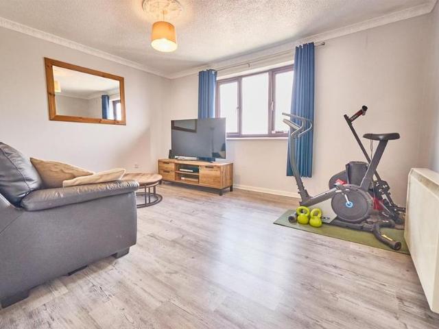 Apartment for rent in Pachesham Park, Surrey