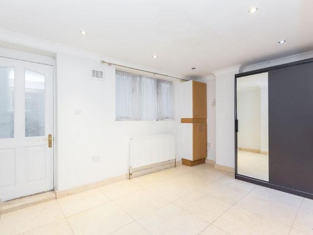 Apartment for rent in Paddington, Isle Of Man