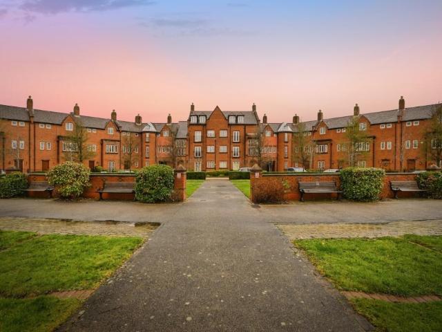 Flat for rent in Kingswood, Burtonwood and Westbrook