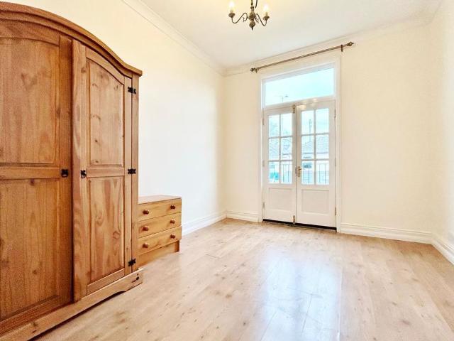 Apartment for rent in Sixways, Golden Valley