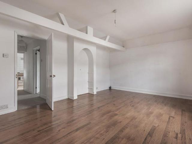 Apartment for rent in Sutton-at-Hone and Hawley, Monks Orchard
