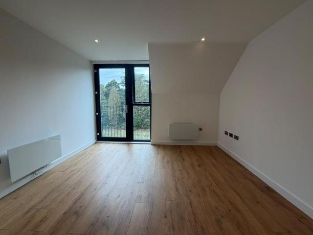Apartment for rent in Fole, Surrey