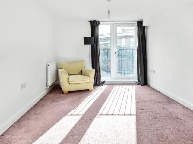 Apartment for rent in Shortlands, Greater London