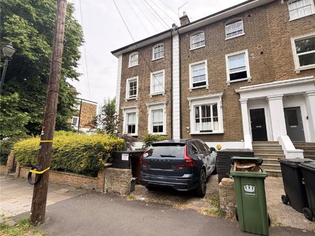Flat for rent in London Borough of Lewisham, Ladywell
