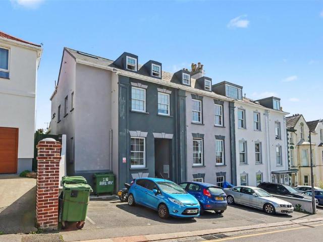 Flat for rent in St Helier, Greater London