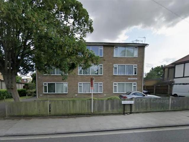 Flat for rent in Whitton, Greater London