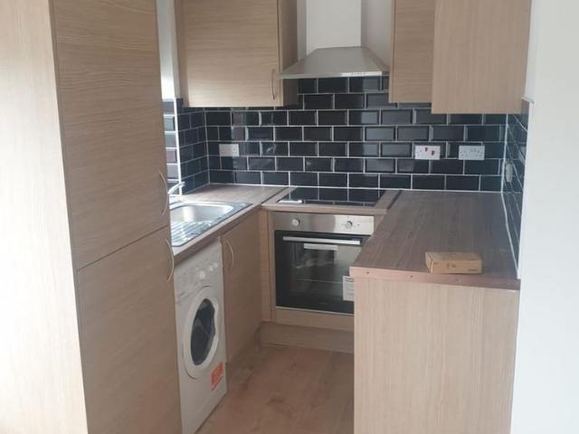 Apartment for rent in Deeplish, Burnedge