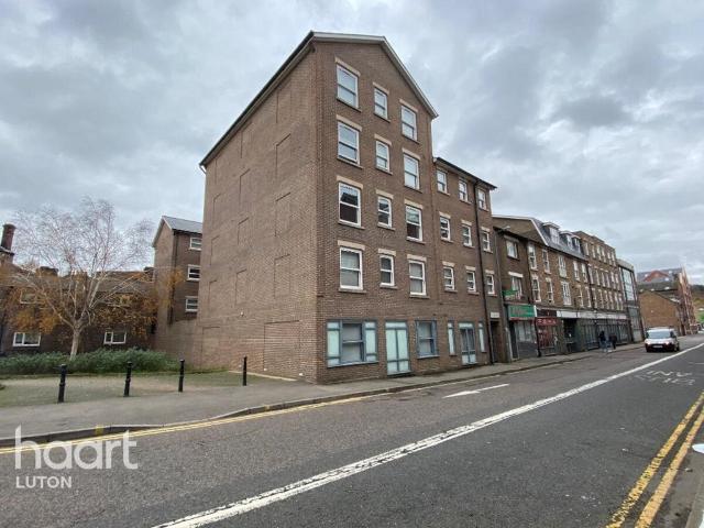 Flat for rent in Spring Park, Luton