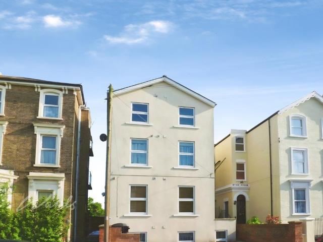 Flat for rent in West Cliff, Acol