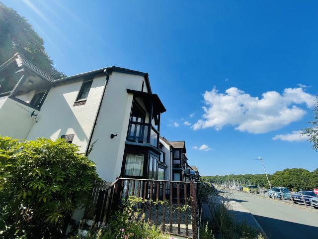 Apartment for rent in Neyland, Wales