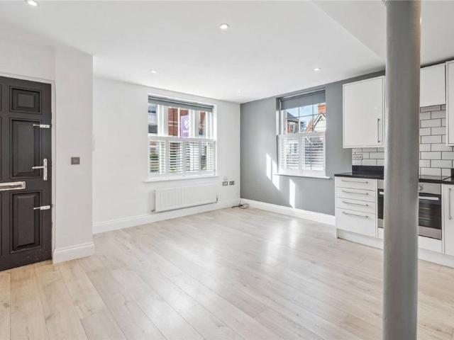 Apartment for rent in Henley-on-Thames, Berrick Salome