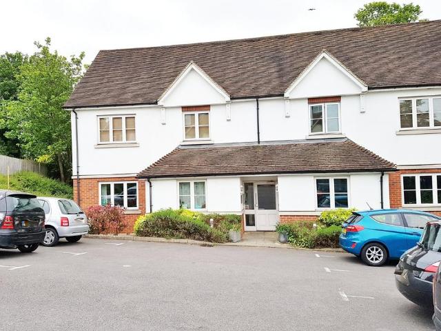 Flat for rent in Redhill, Reigate and Banstead