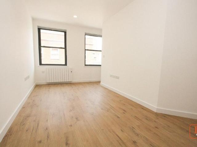 Apartment for rent in Mile End, Fordham Heath