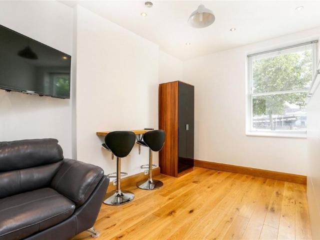 Apartment for rent in Spike Island, Feckenham