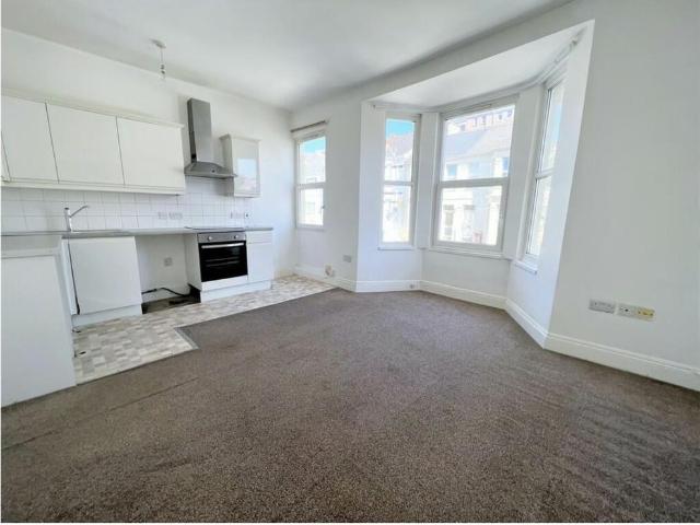 Flat for rent in Lipson Vale, Mount Wise
