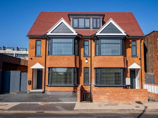 Flat for rent in St Albans, Five Acres