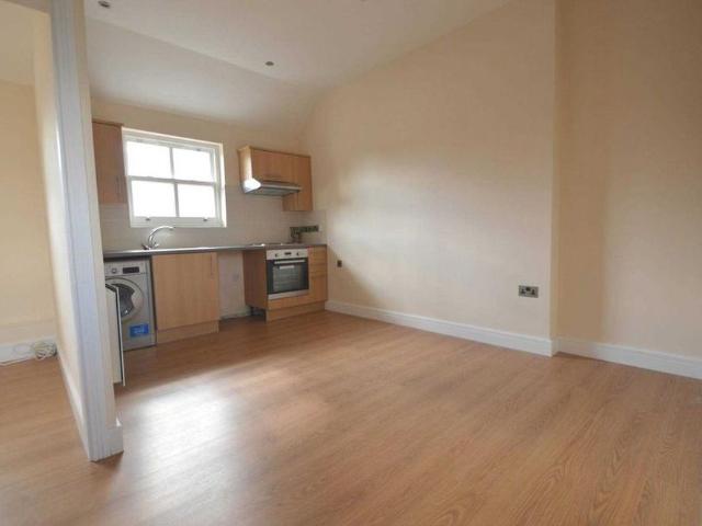 Apartment for rent in Row Town, Surrey