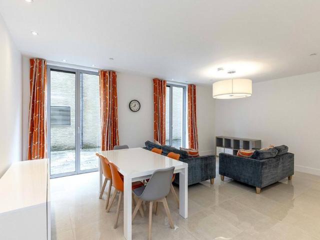 Apartment for rent in Silvermills, New Town