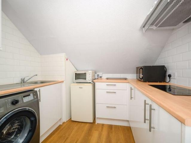 Apartment for rent in Blackhills, Surrey