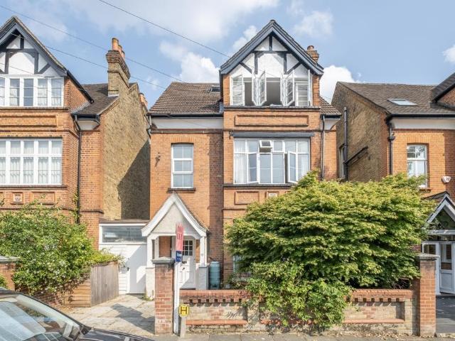 Flat for rent in Strawberry Hill, Greater London