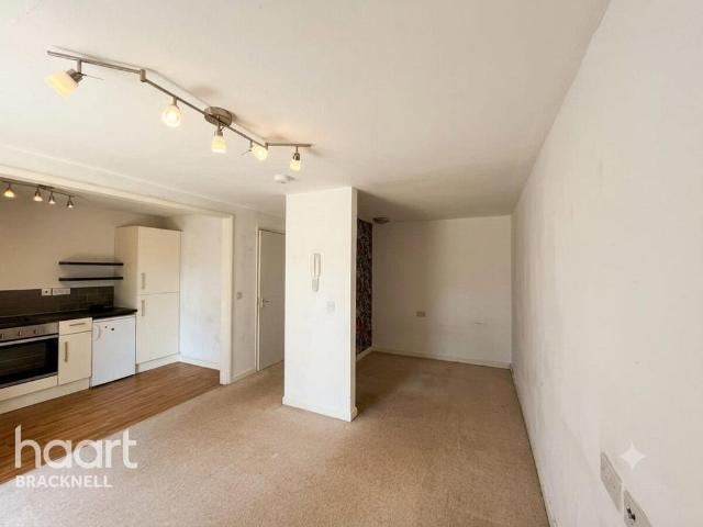 Flat for rent in Great Hollands, Bracknell