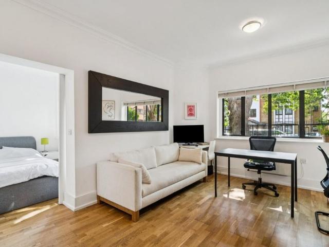 Apartment for rent in North Kensington, Greater London