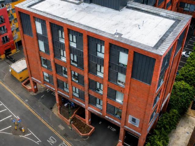 Flat for rent in The Image, Pouchen End