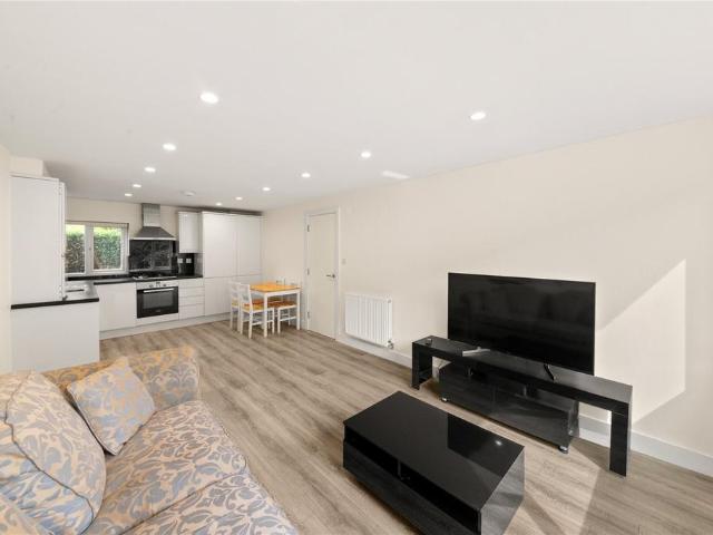 Flat for rent in Ickenham, Greater London
