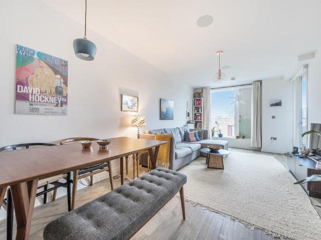 Flat for rent in Whetstone, Greater London