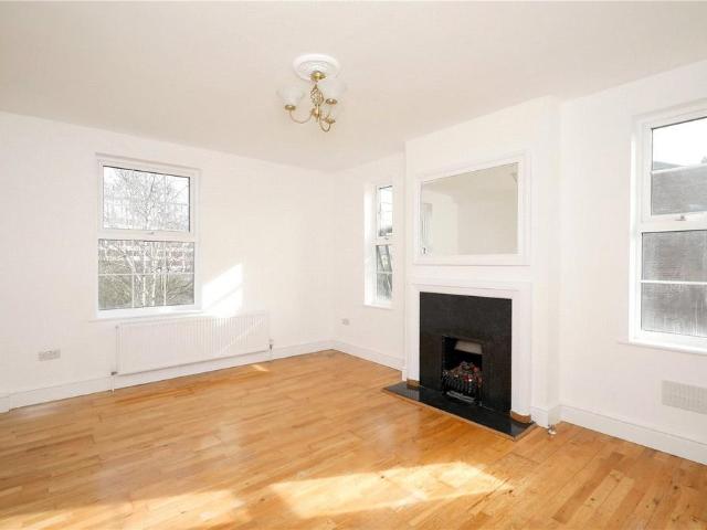 Flat for rent in London Borough of Ealing, Park Royal