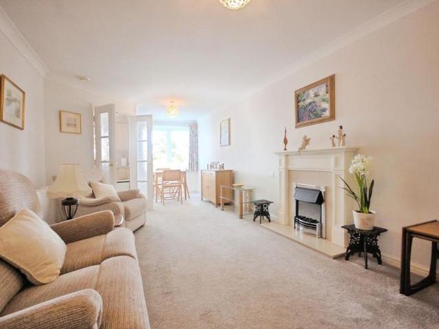 Apartment for rent in Uckfield, Cross In Hand
