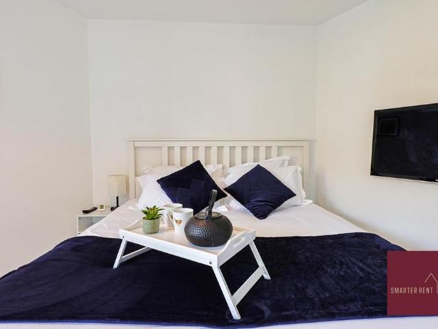 Apartment for rent in Hampton Hill, Greater London