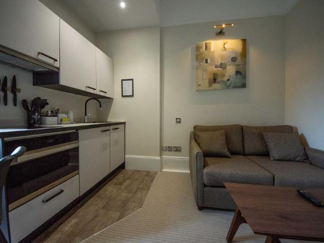 Apartment for rent in Roselands, Eastbourne