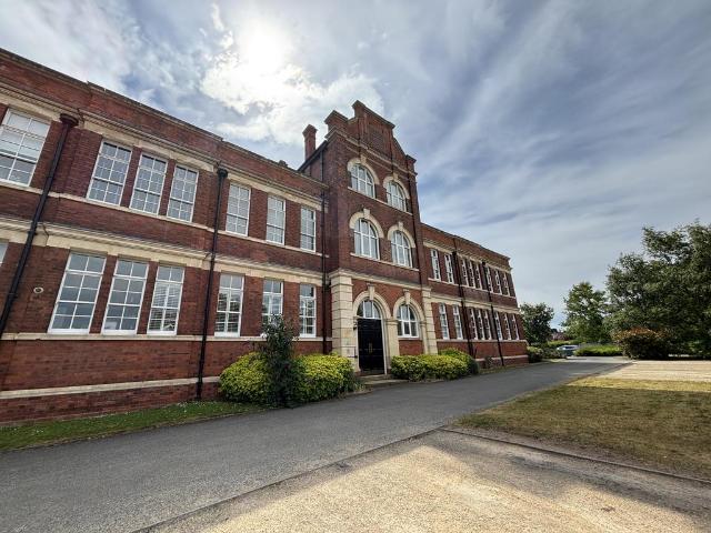 Flat for rent in Lichfield, Boley Park
