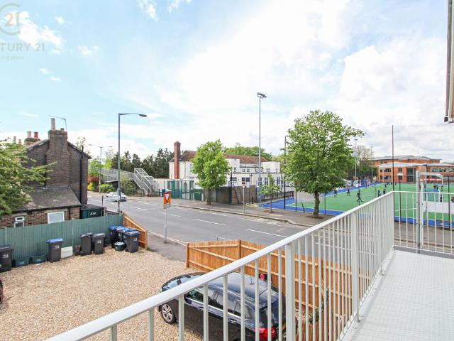 Flat for rent in London Borough of Merton, Isle Of Man