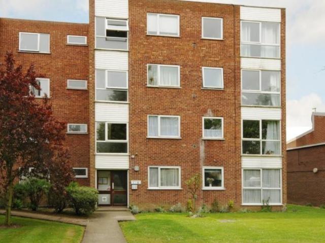Flat for rent in Ashford Common, Lower Halliford