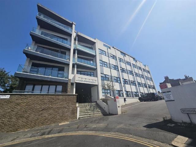 Flat for rent in Aldrington