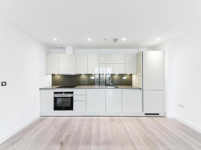 Flat for rent in Stratford Marsh, Greater London