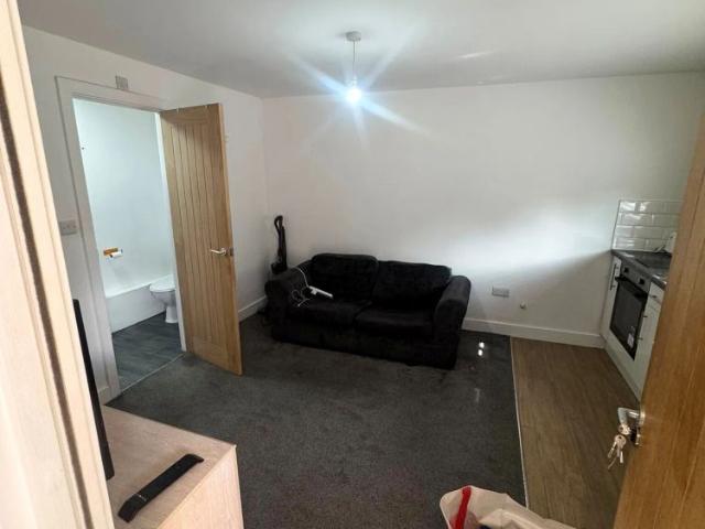 Studio for rent in Redditch, Worcestershire
