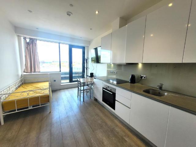 Apartment for rent in Slough, Isle Of Man