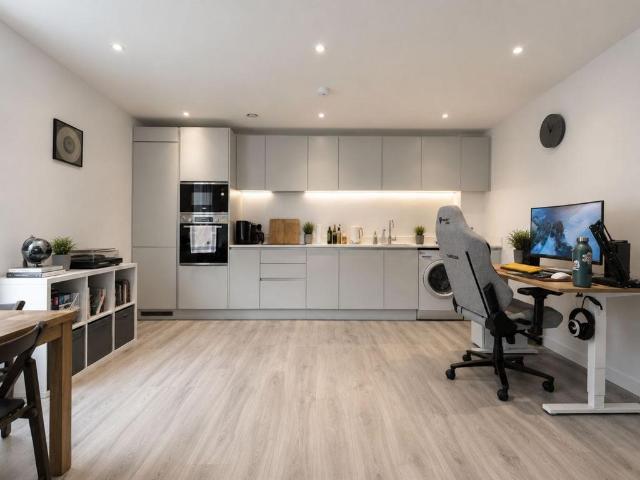 Flat for rent in London Borough of Croydon, Purley