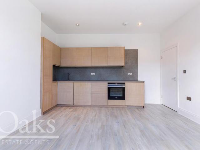 Flat for rent in London Borough of Croydon, Addiscombe